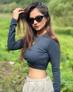 Anushka Sen Shared Her Gorgeous Pictures in Black Top and Cargo